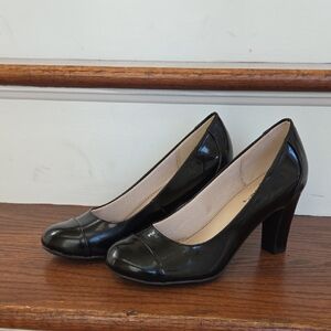 Life Stride black patent leather block heel pumps size 7